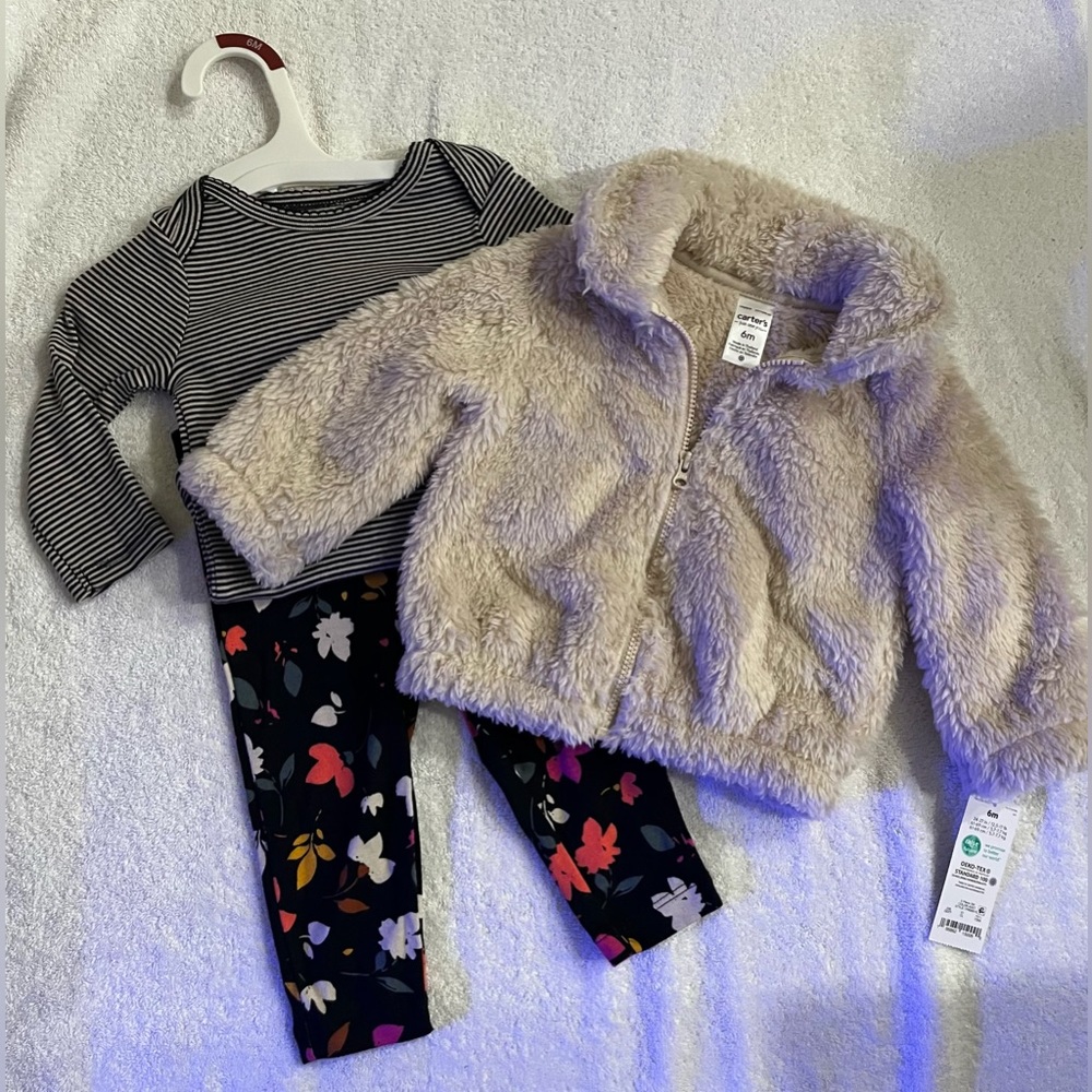 NWT. Infant girls 3 piece set. Brand: Carters             Size: 6months